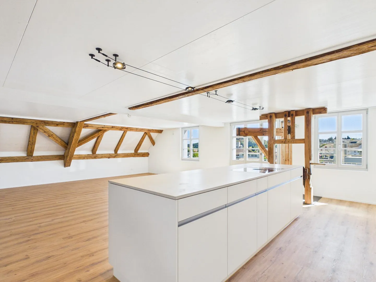 PREMIÈRE LOCATION - Appartement en duplex de 150 m² avec charme ancien - Photo 1 sur 8