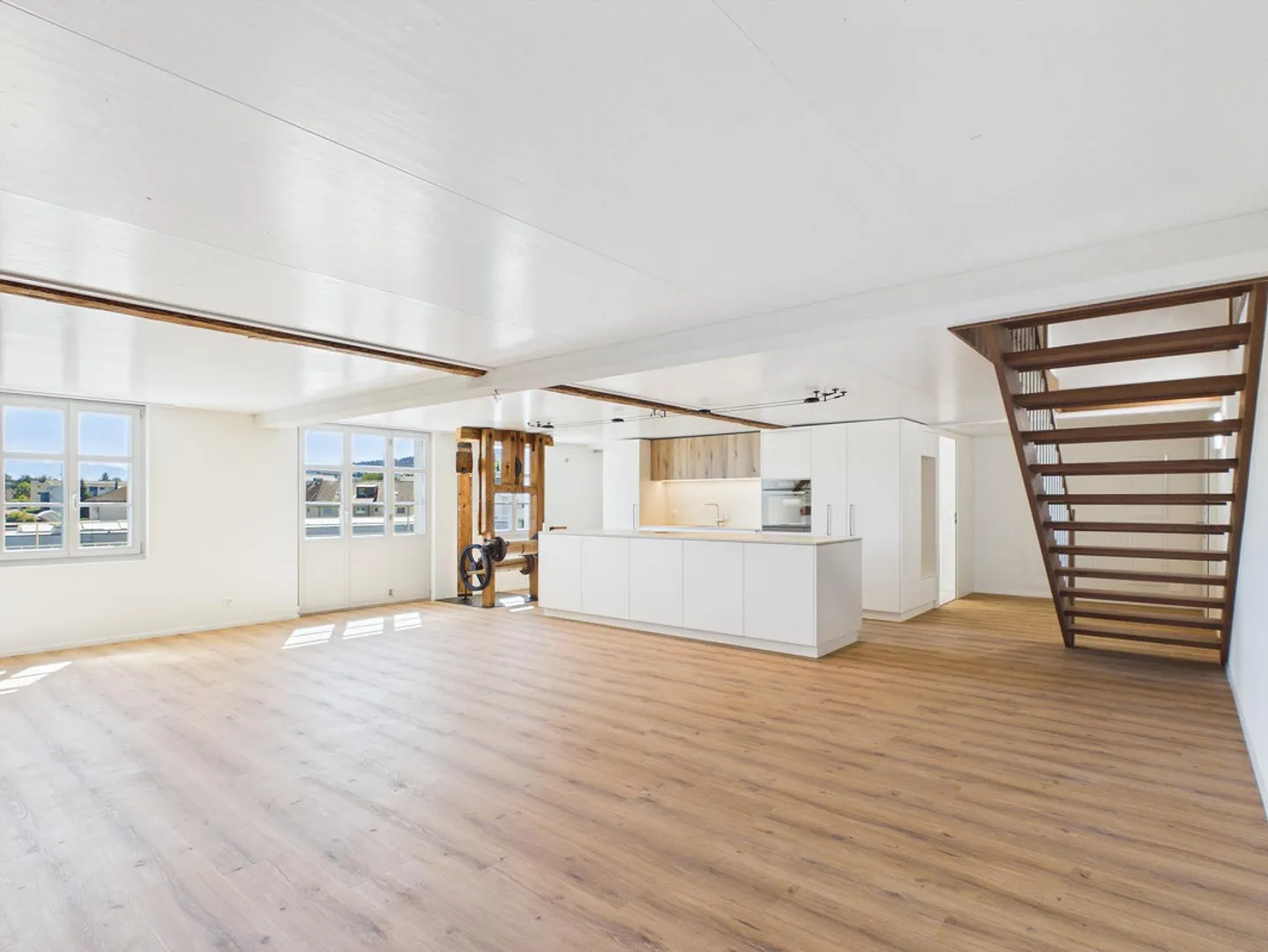 PREMIÈRE LOCATION - Appartement en duplex de 150 m² avec charme ancien - Photo 3 sur 8