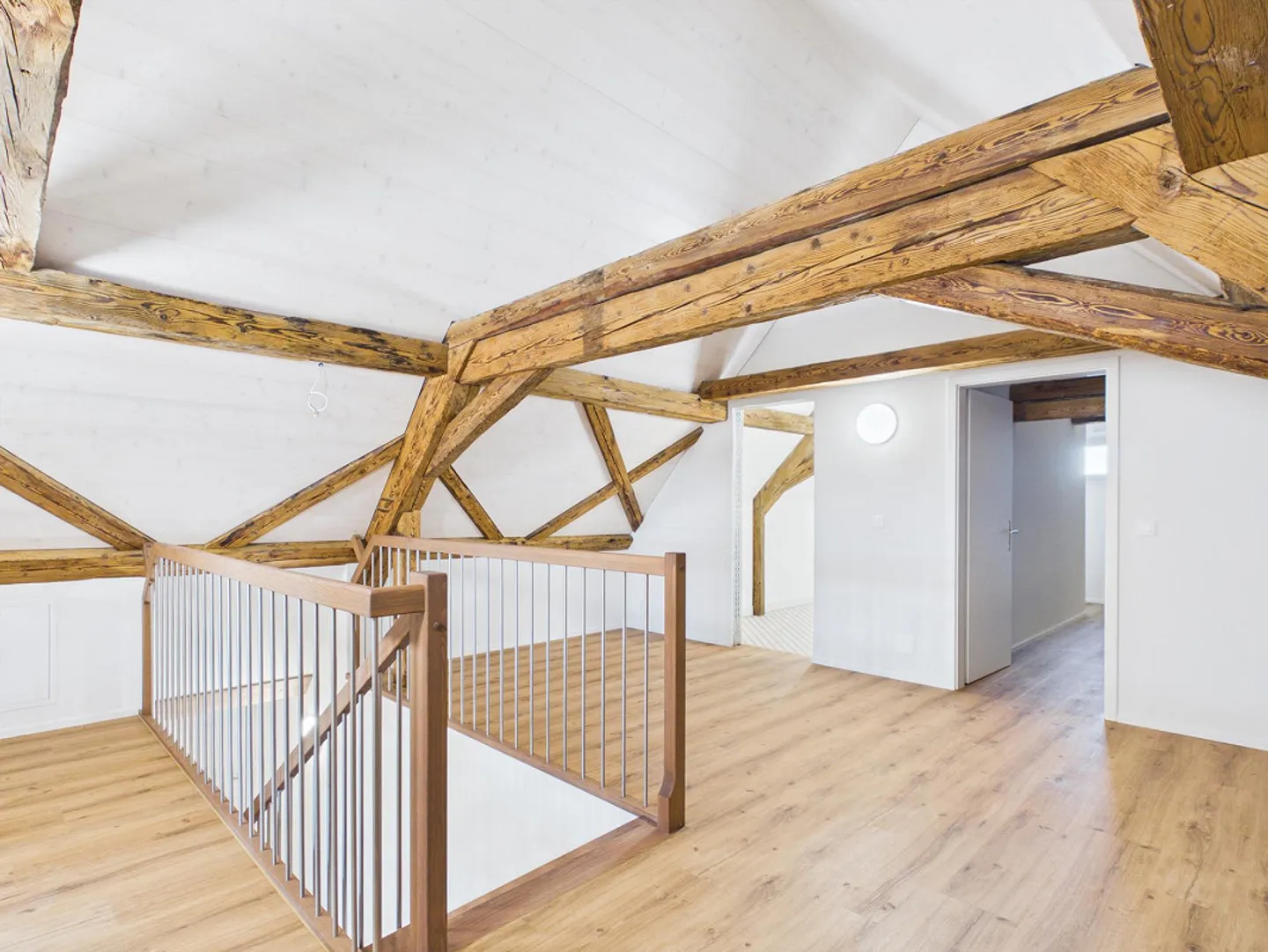 PREMIÈRE LOCATION - Appartement en duplex de 150 m² avec charme ancien - Photo 6 sur 8