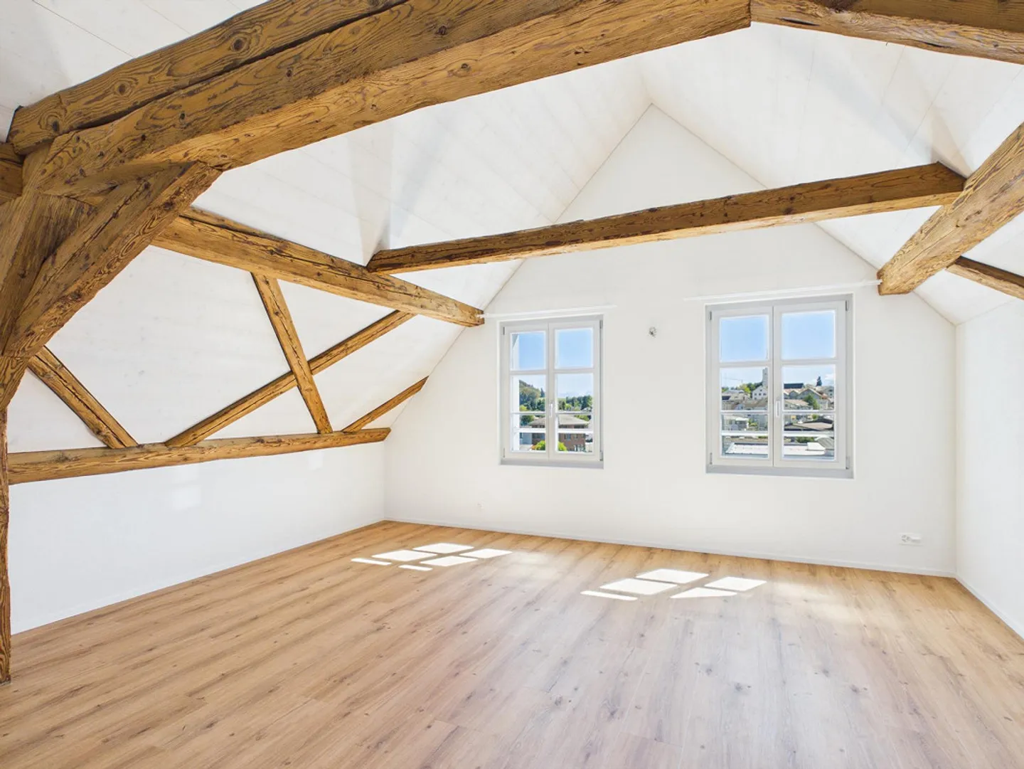 PREMIÈRE LOCATION - Appartement en duplex de 150 m² avec charme ancien - Photo 8 sur 8