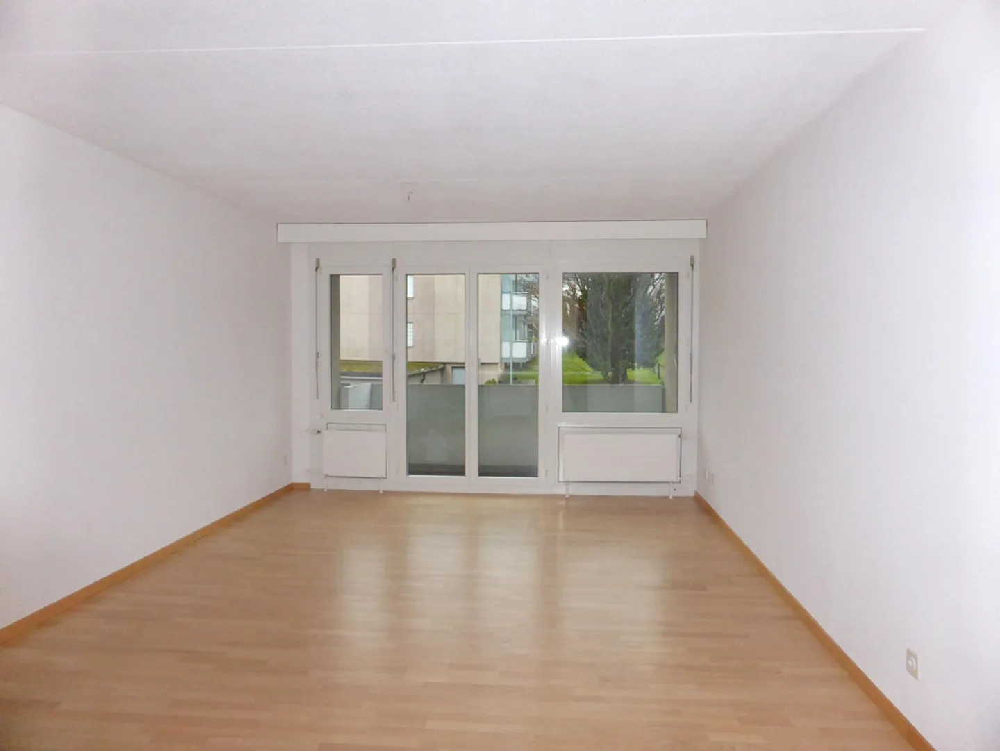 Bright 2.5-room apartment with a view of greenery - Photo 1 of 7