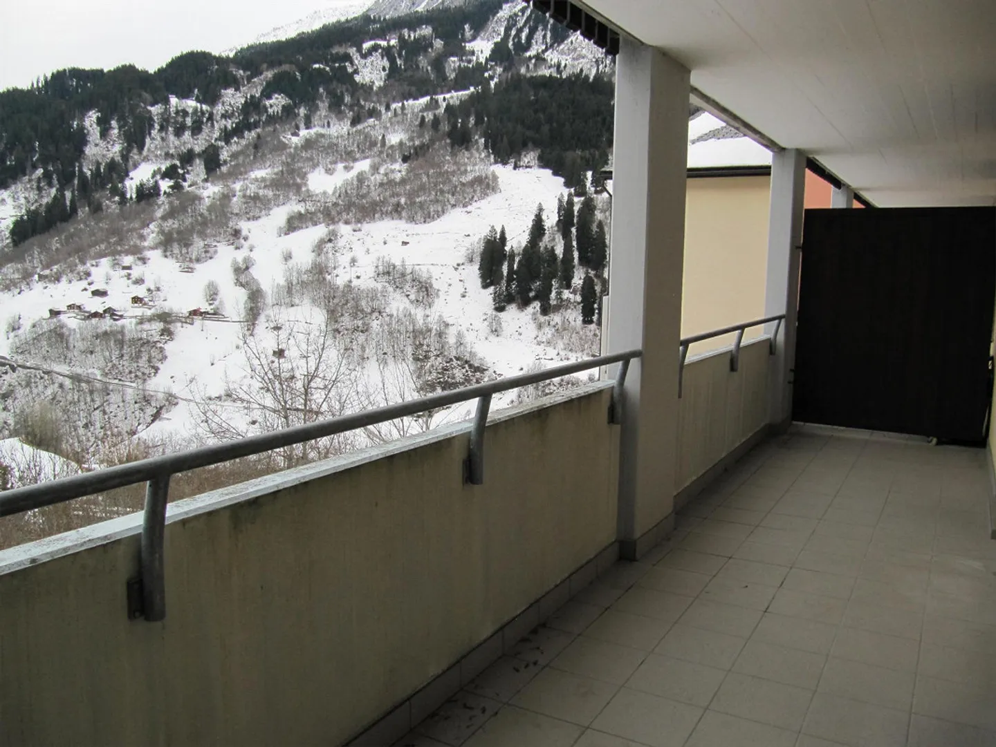 Affitto annuale cercato? Ecco! Appartamento di 2 stanze con balcone in affitto a lungo termine - Foto 9 di 11