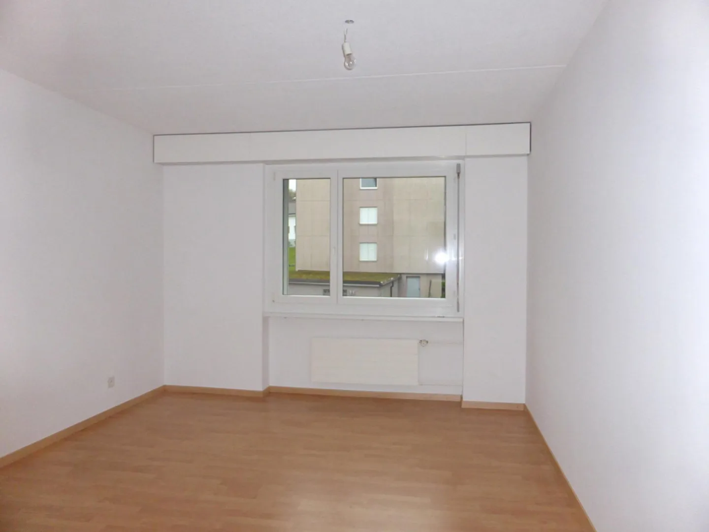 Bright 2.5-room apartment with a view of greenery - Photo 3 of 7