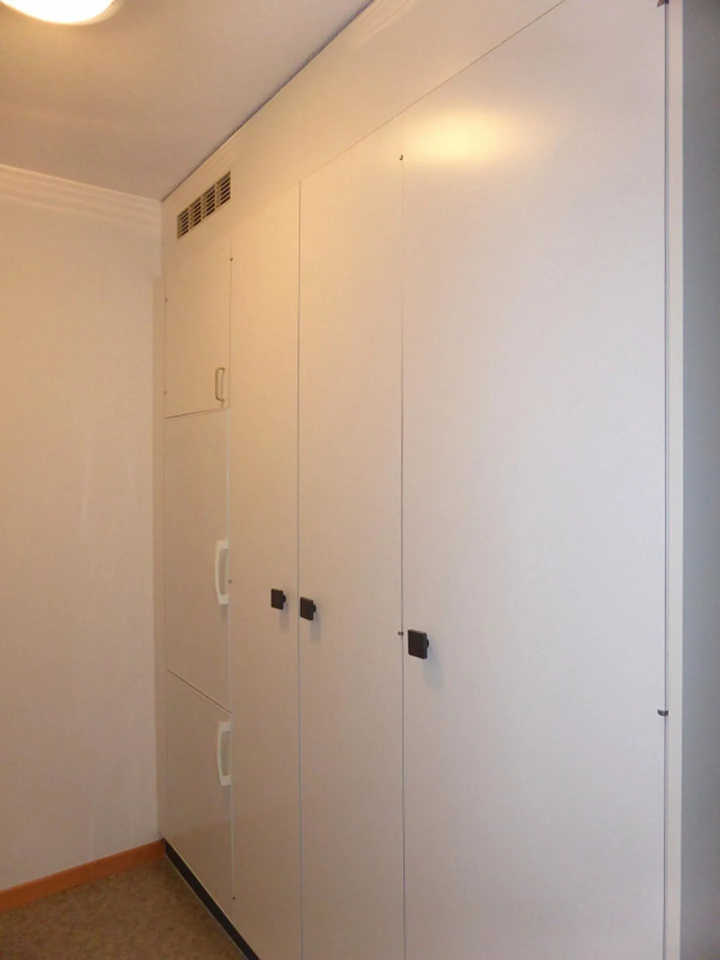 Bright 2.5-room apartment with a view of greenery - Photo 4 of 7