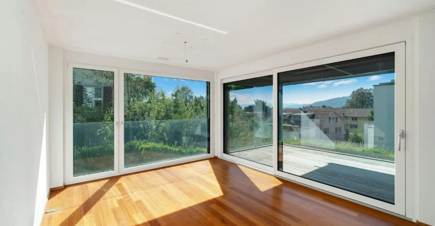 Panoramic View Meets Living Comfort - Your New Home in Höngg - Photo 2 of 13