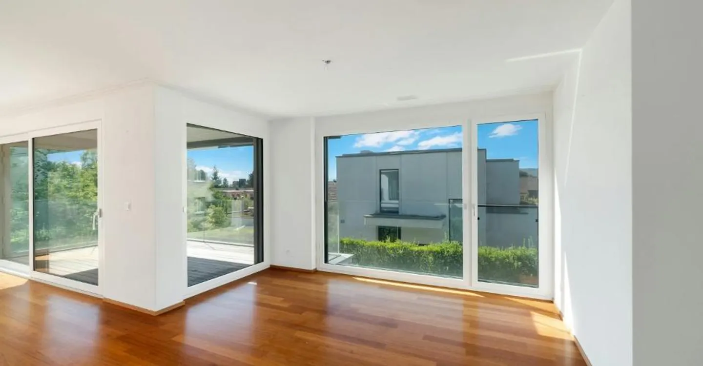 Panoramic View Meets Living Comfort - Your New Home in Höngg - Photo 3 of 13