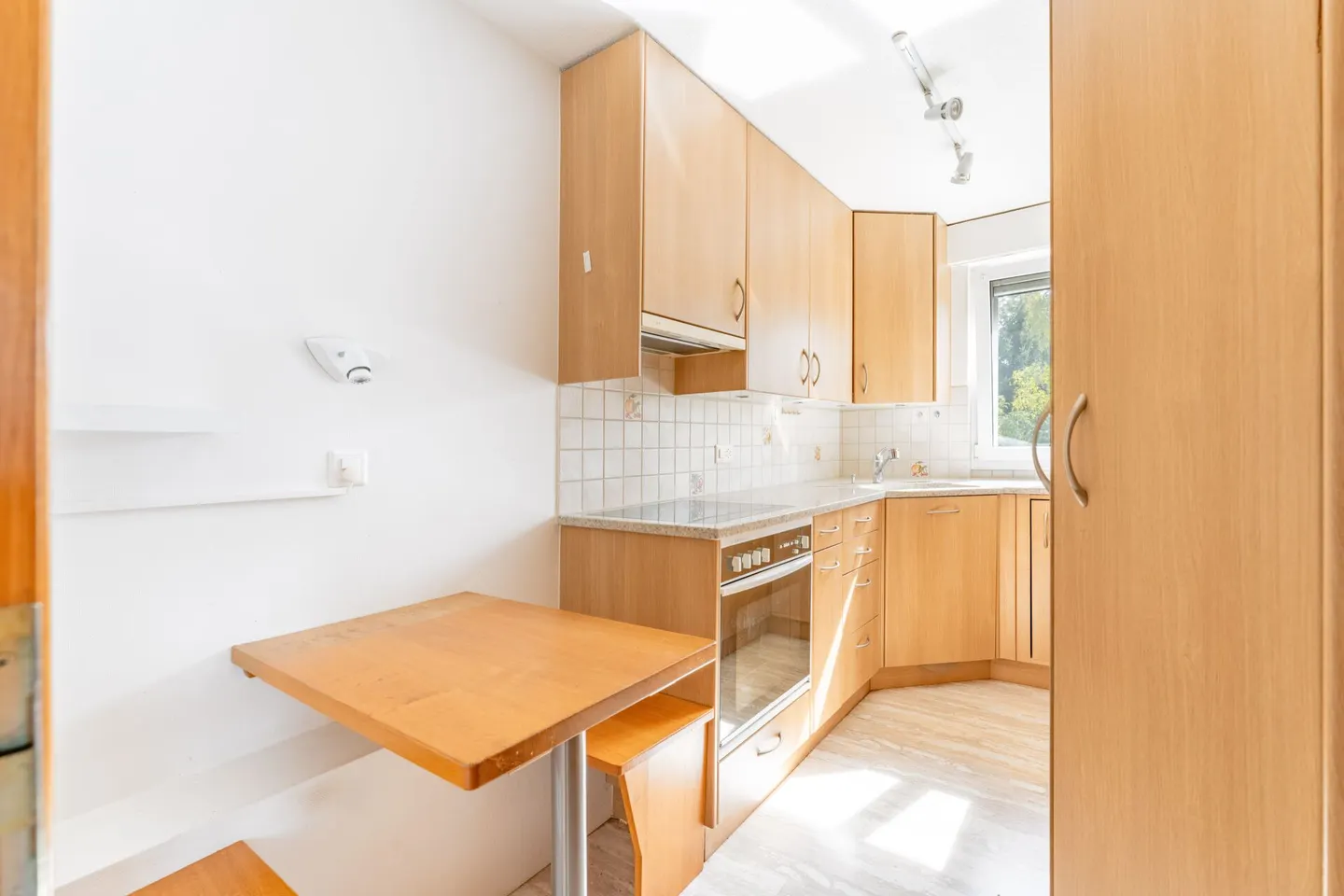 Ideal for first-time buyers, young couples or families - solid condominium - Photo 5 of 11