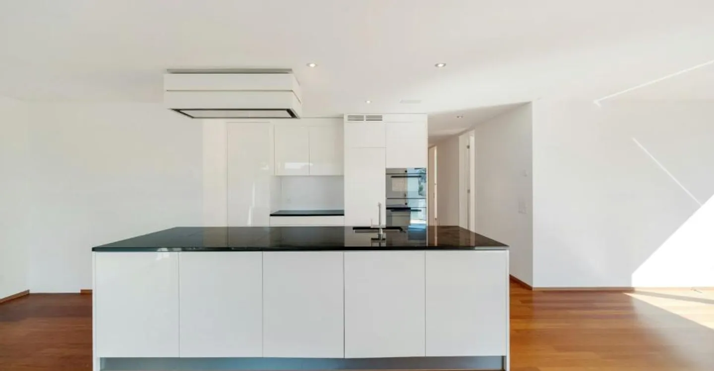 Panoramic View Meets Living Comfort - Your New Home in Höngg - Photo 6 of 13