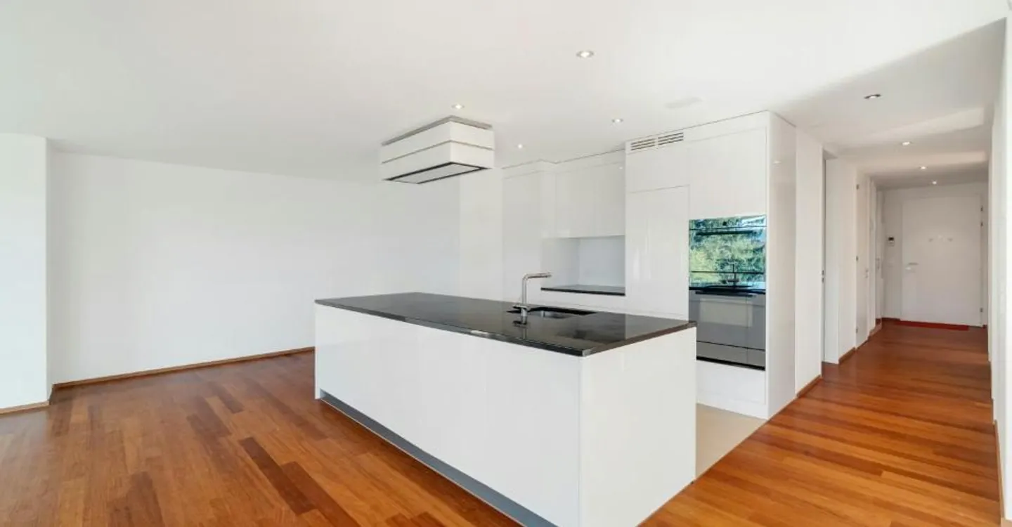Panoramic View Meets Living Comfort - Your New Home in Höngg - Photo 7 of 13
