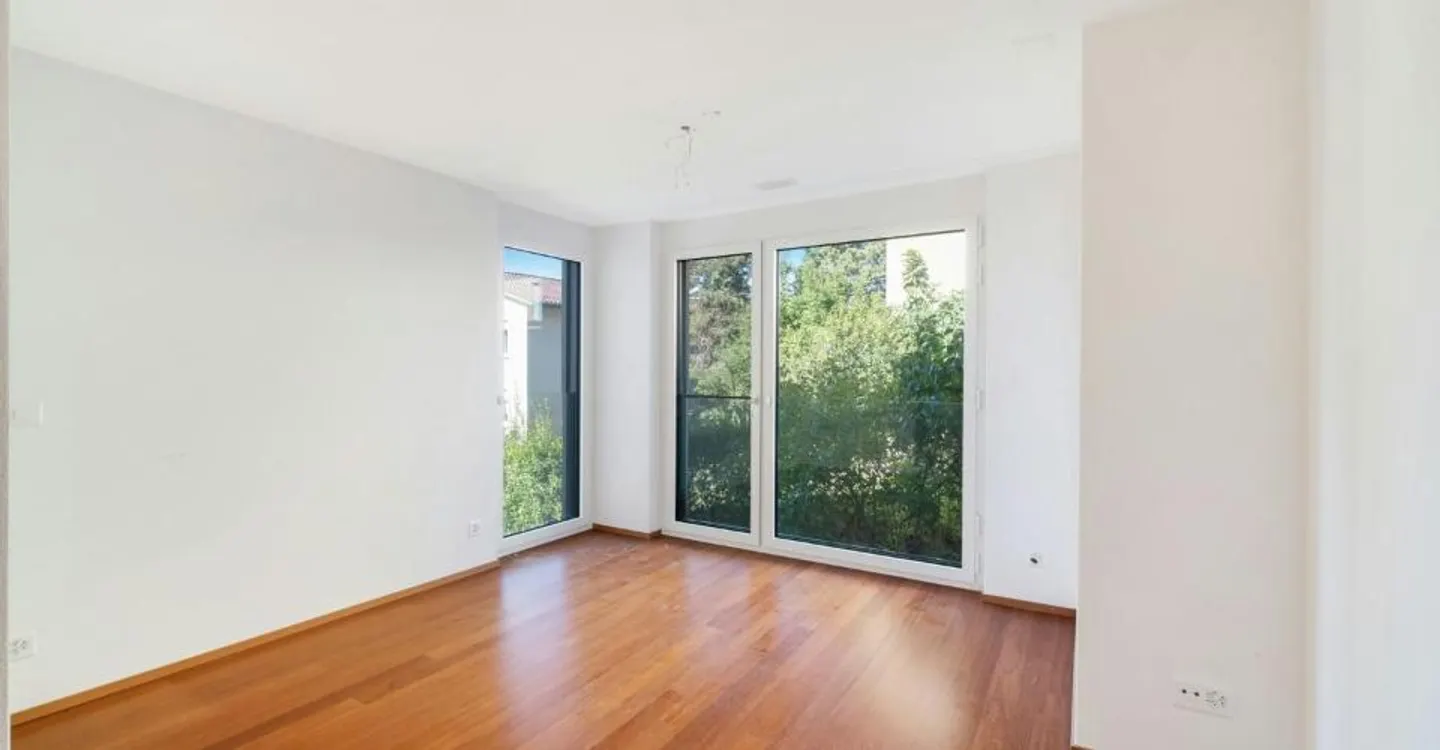 Panoramic View Meets Living Comfort - Your New Home in Höngg - Photo 11 of 13