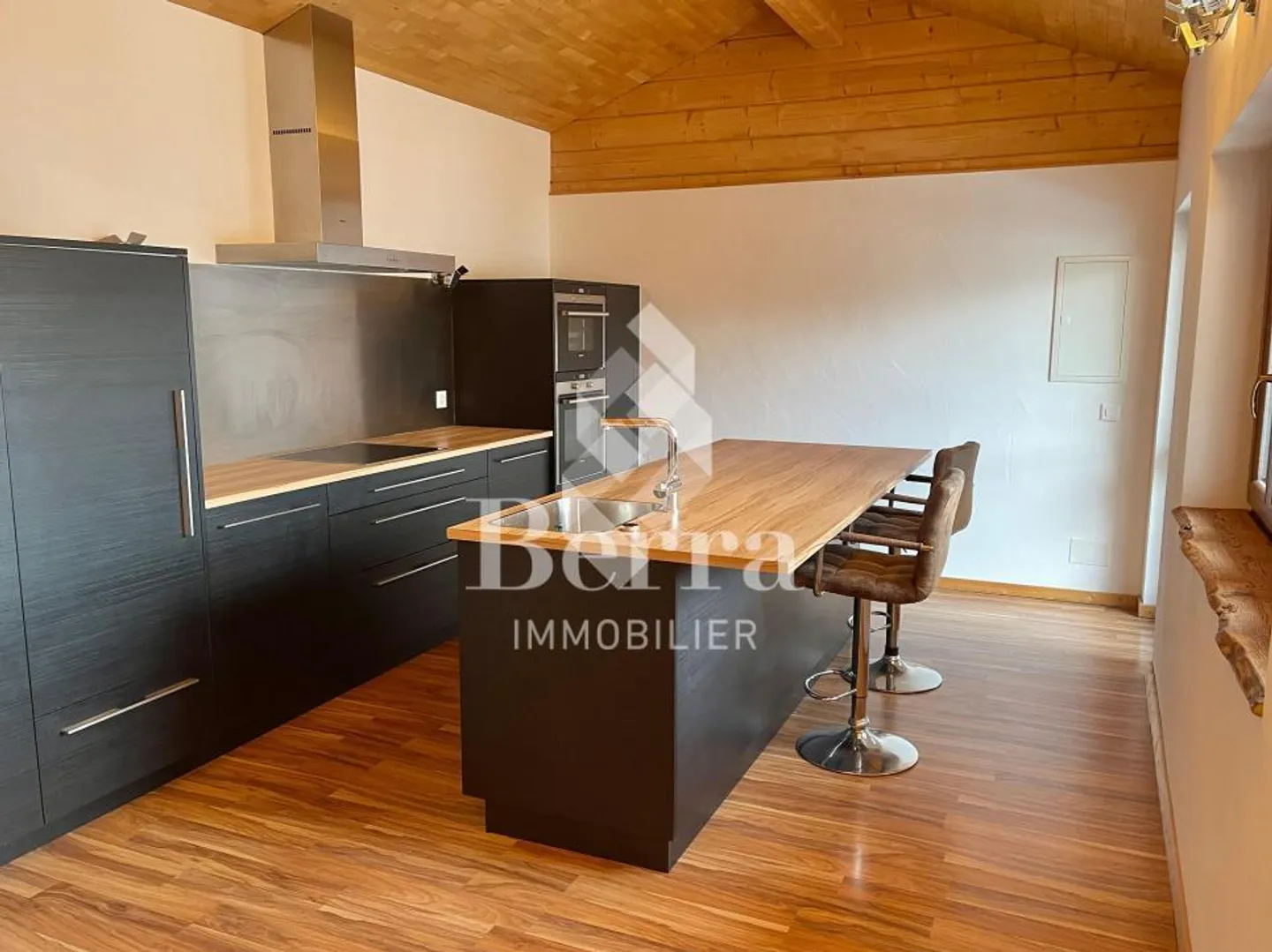 Wunderschöne Penthouse-Wohnung mit 3,5 Zimmern - Foto 2 von 13