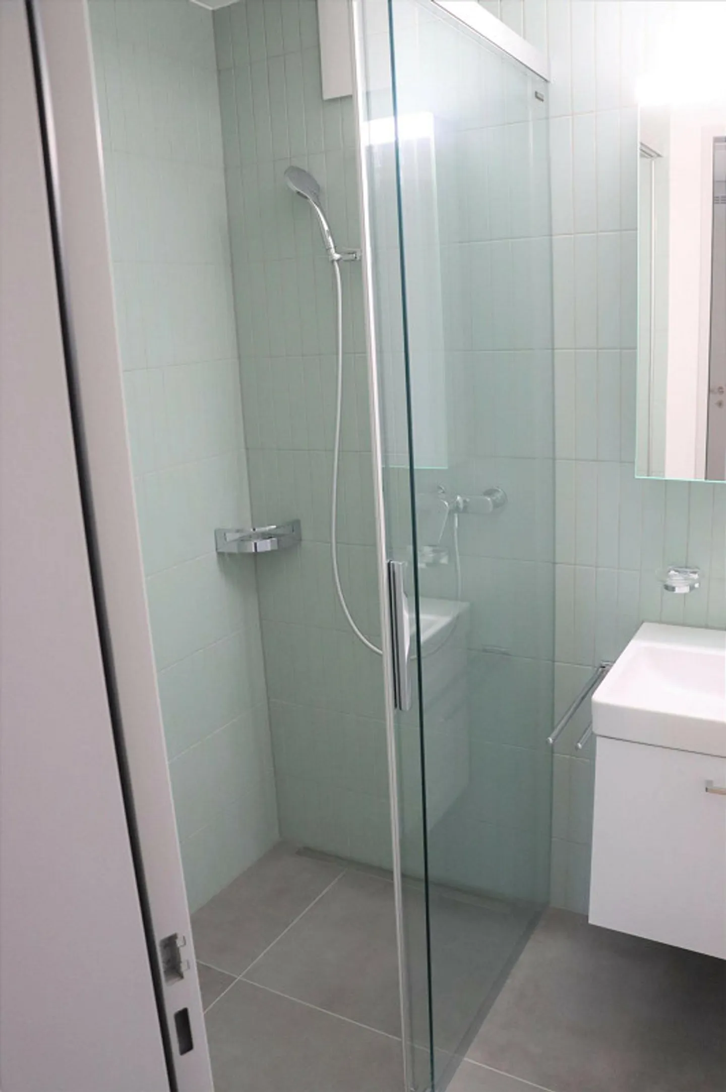 Modern apartment in the best location by the train station - Photo 4 of 9