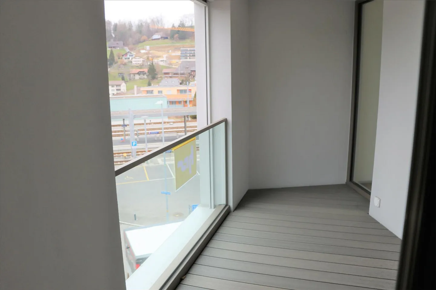 Modern apartment in the best location by the train station - Photo 8 of 9