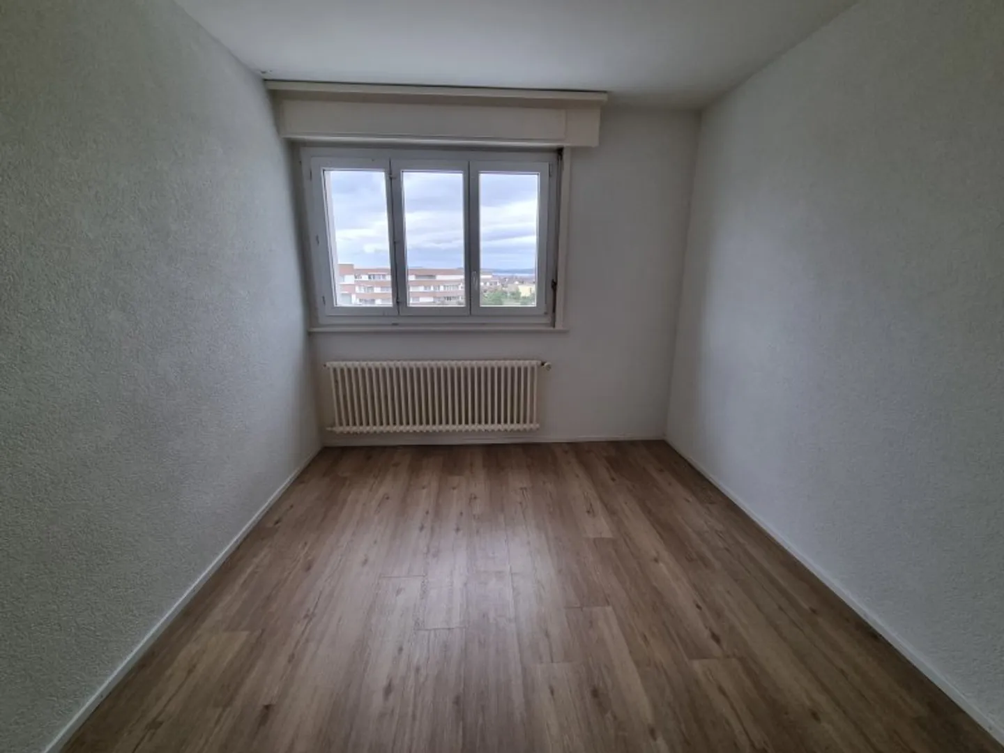 01260 - Appartement 4 pièces - Rte de la Gare 19-21 - BOUDRY - Photo 3 sur 5