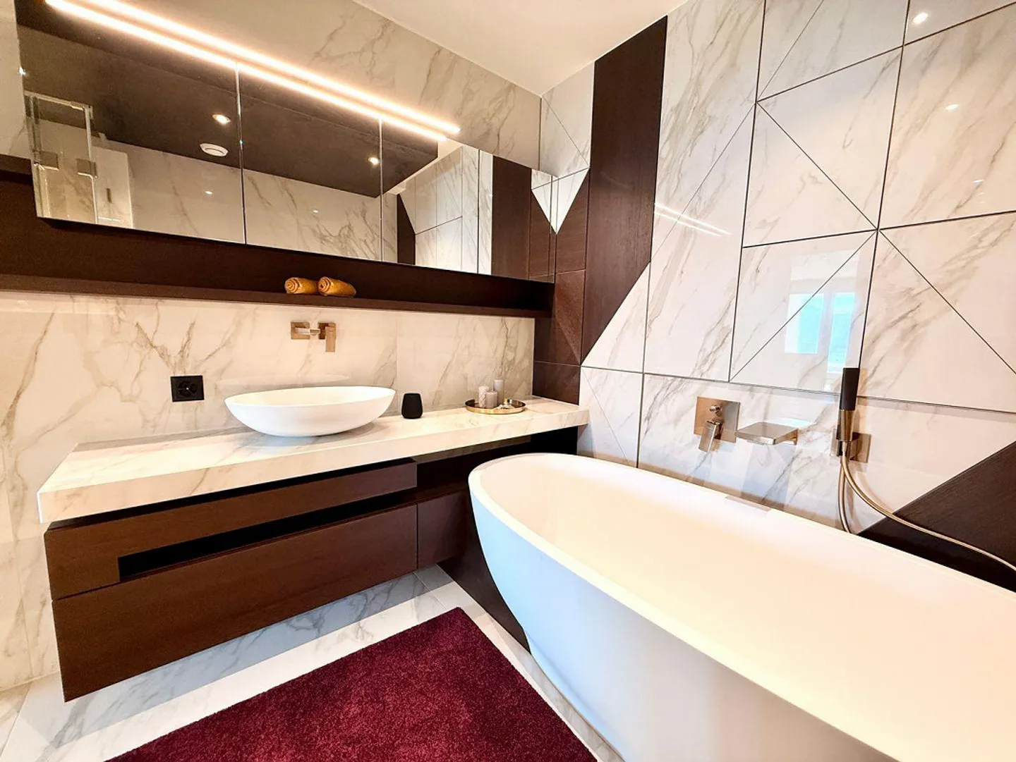 Luxury Apartment with Terrace - Photo 4 of 10