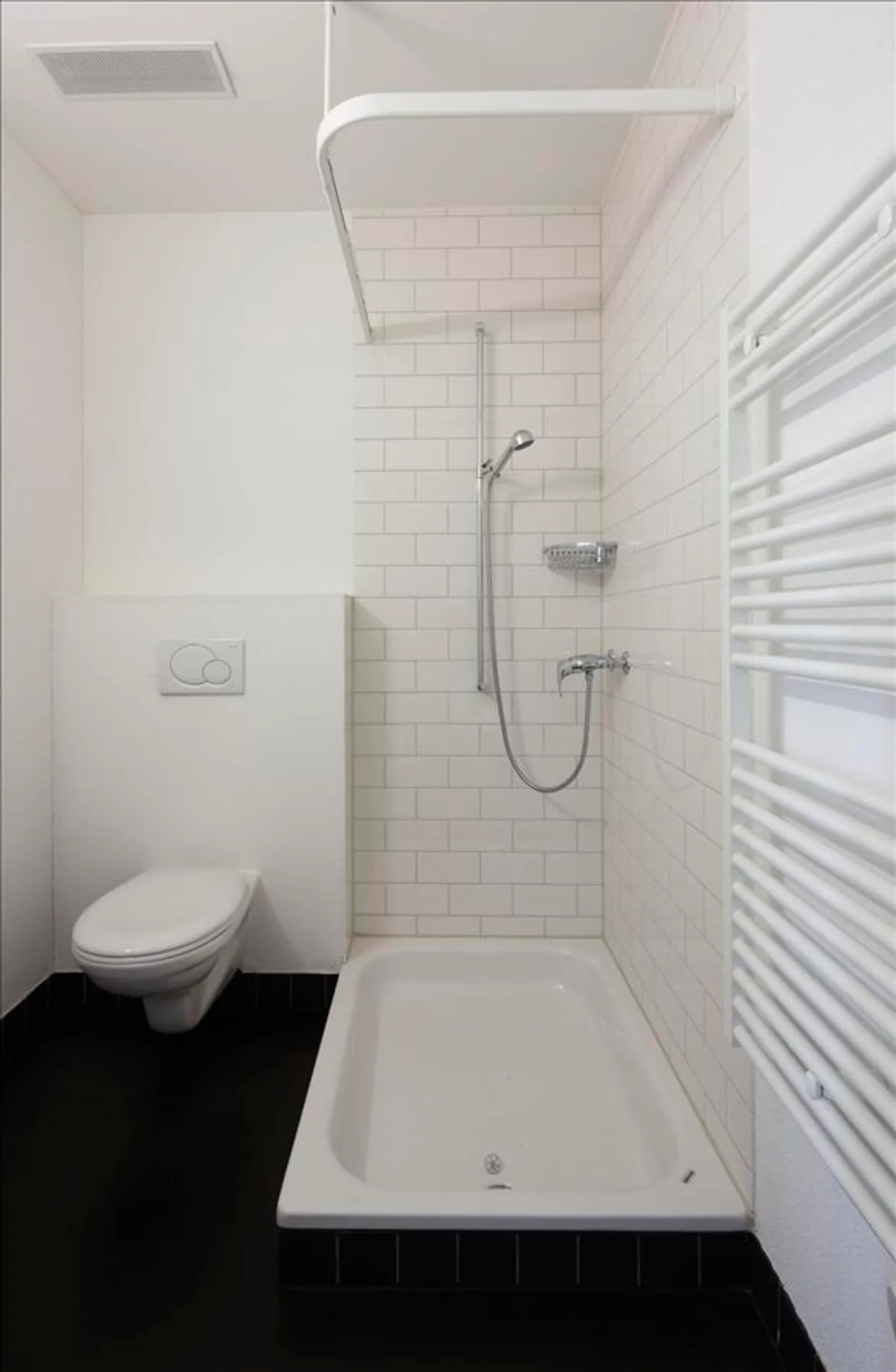Bright, modern living in a colorful environment! *Rent without deposit* - Photo 8 of 9