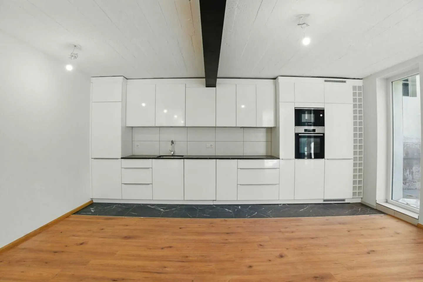 Logement gratuit dans une propriété ultramoderne - Photo 4 sur 13