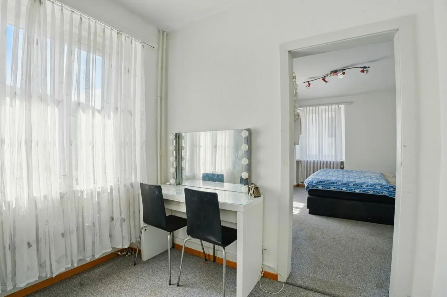 Logement gratuit dans une propriété ultramoderne - Photo 9 sur 13