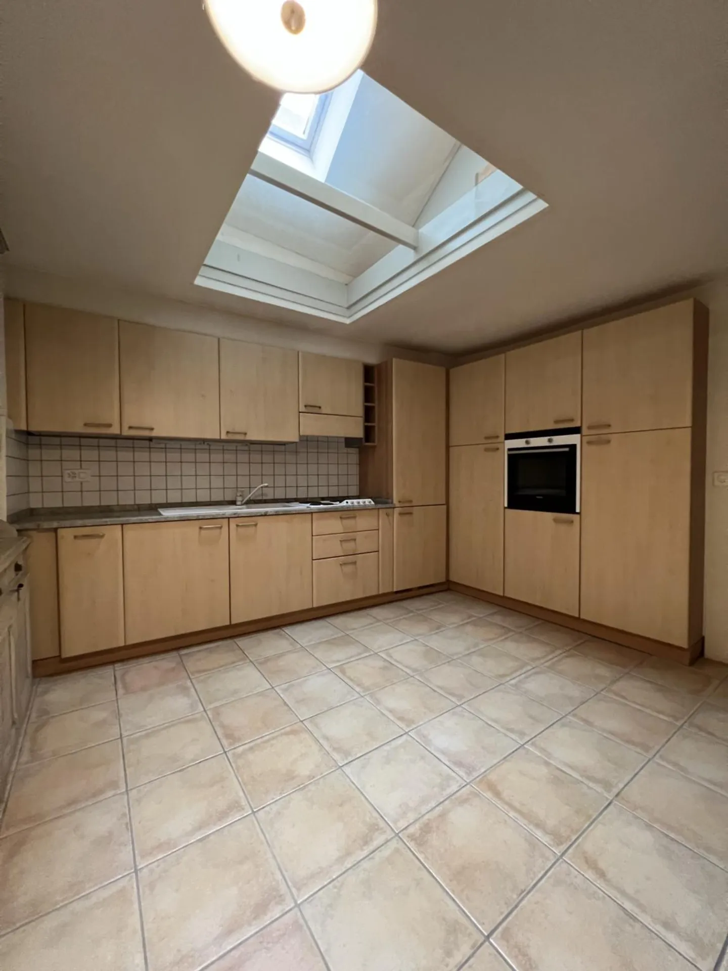 DA AFFITTARE? Appartamento atipico con 3 stanze in duplex a Saint-Aubin - Foto 4 di 9