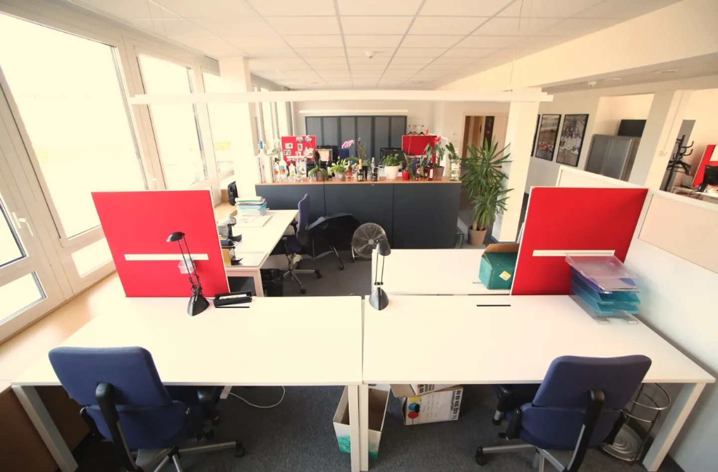 Surfaces idéales pour co-working et espace de stockage à louer!  - Photo 2 sur 8