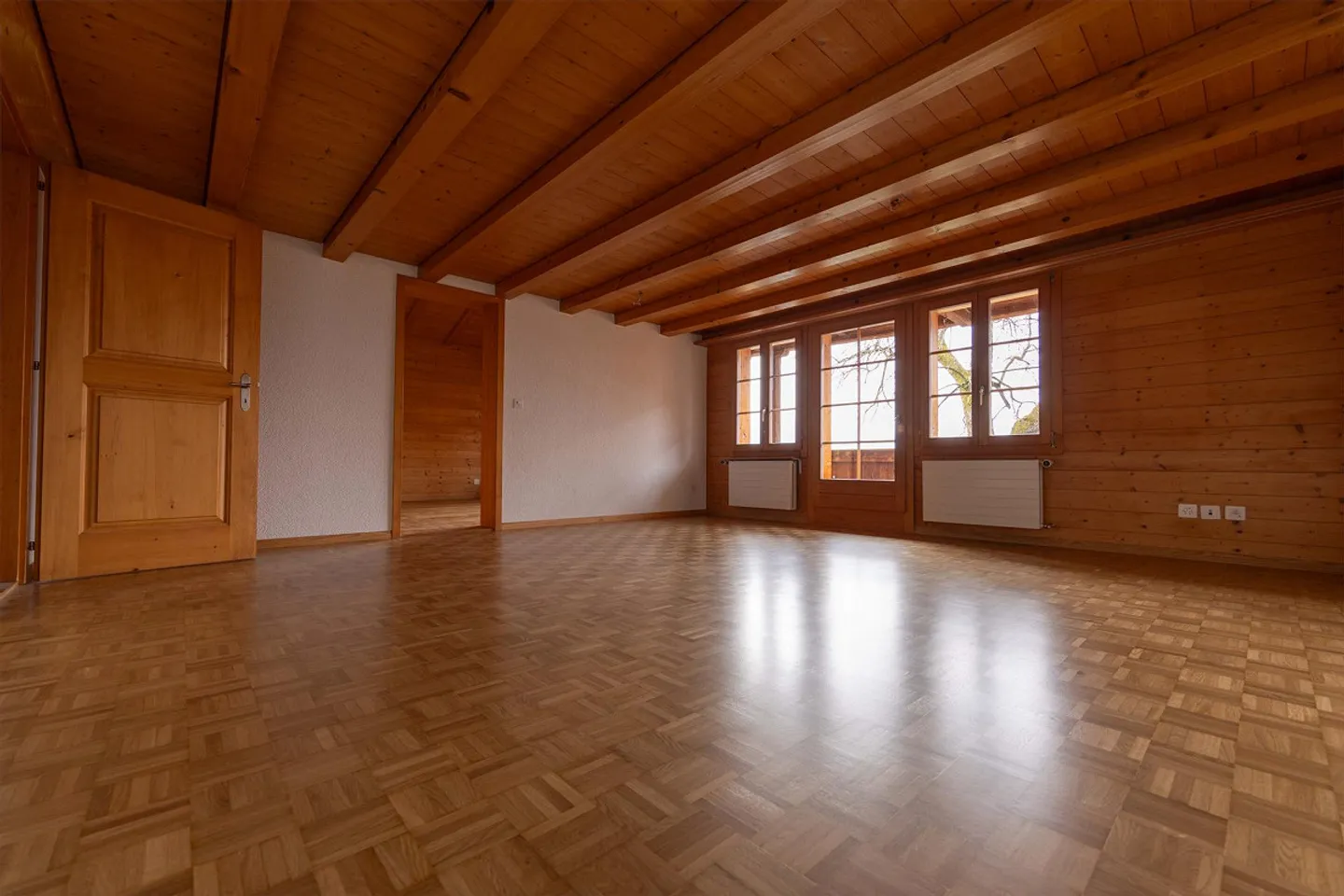 Living like in a single-family home - Photo 4 of 14