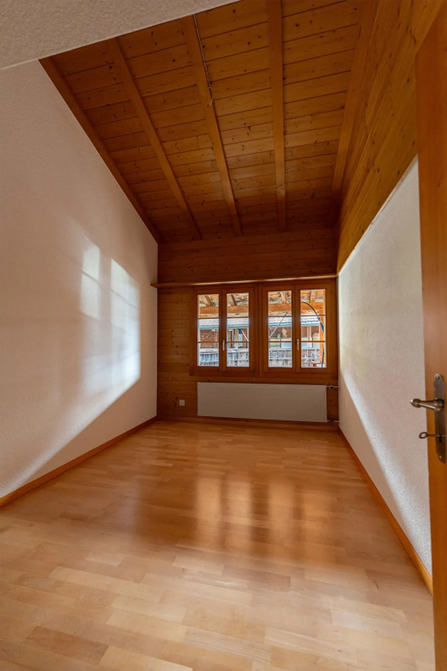 Living like in a single-family home - Photo 7 of 14