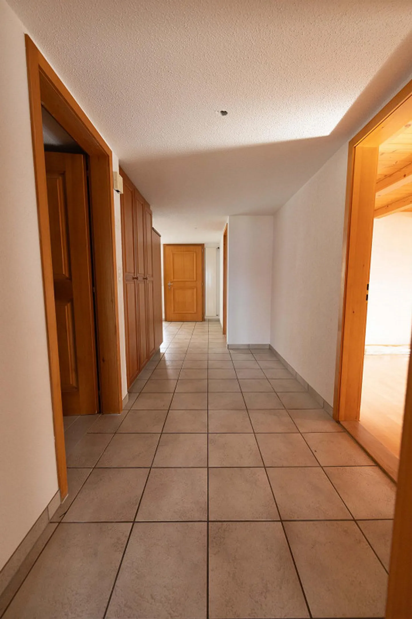 Living like in a single-family home - Photo 8 of 14