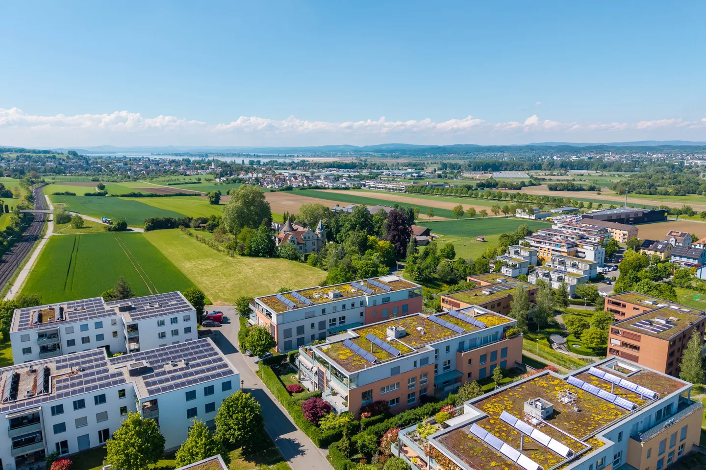 Panoramic View and Living Quality Above the Rooftops of Kreuzlingen - Photo 4 of 5