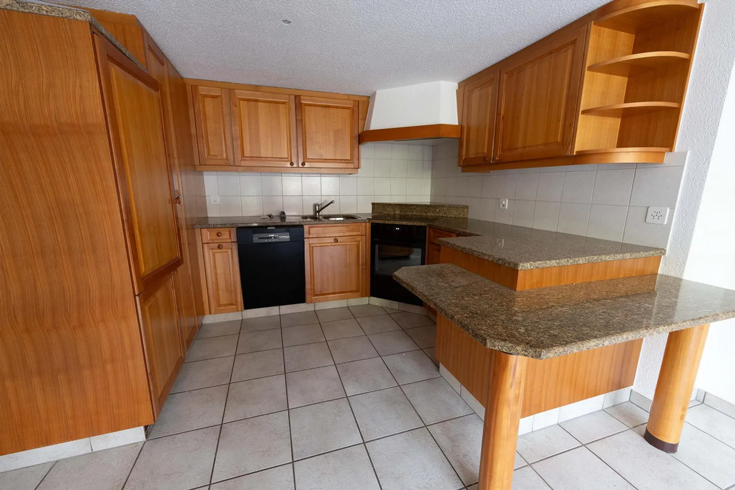 Living like in a single-family home - Photo 9 of 14