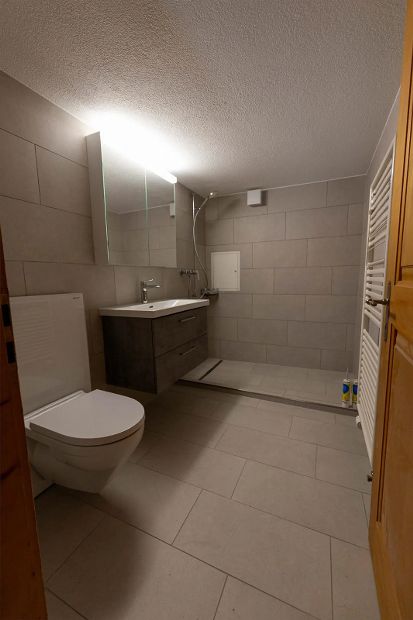 Living like in a single-family home - Photo 10 of 14