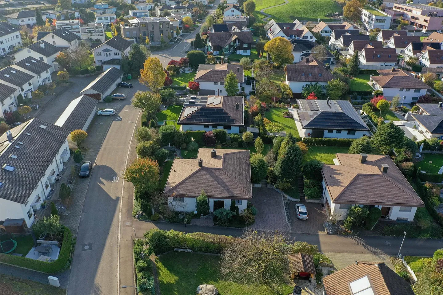 Einfamilienhaus mit grossem Garten im begehrten Einfamilienhausquartier - Foto 15 von 16