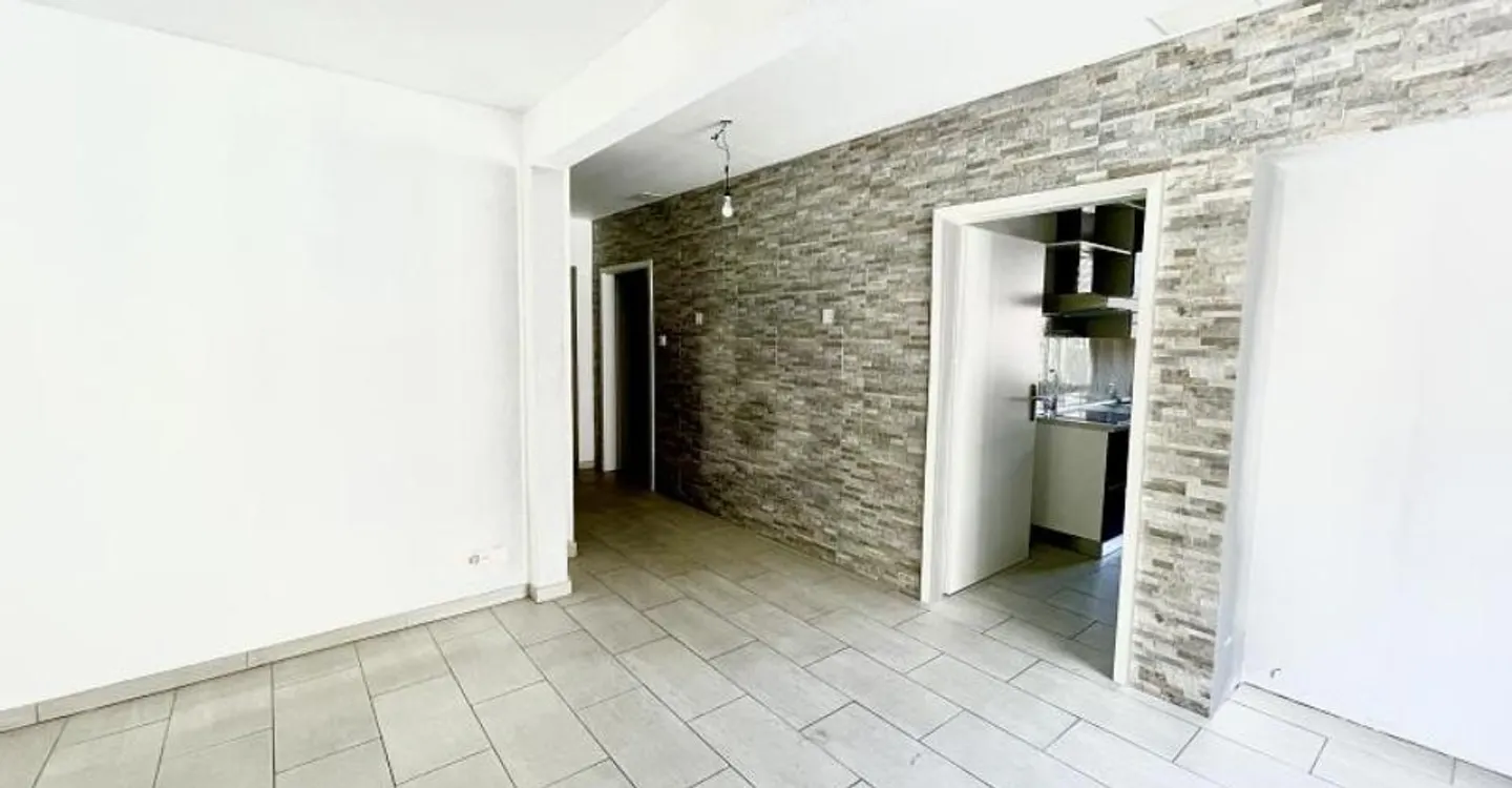 IMMEUBLE DE RAPPORT INTÉRESSANT DE 4 APPARTEMENTS - Foto 2 von 5