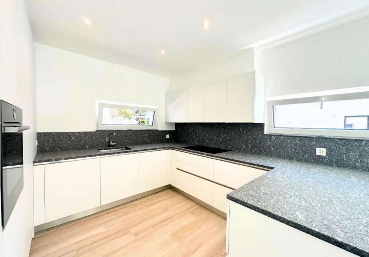 Eleganza Moderna e Comfort Assoluto – La Casa Perfetta per la Tua F... - Foto 8 di 13