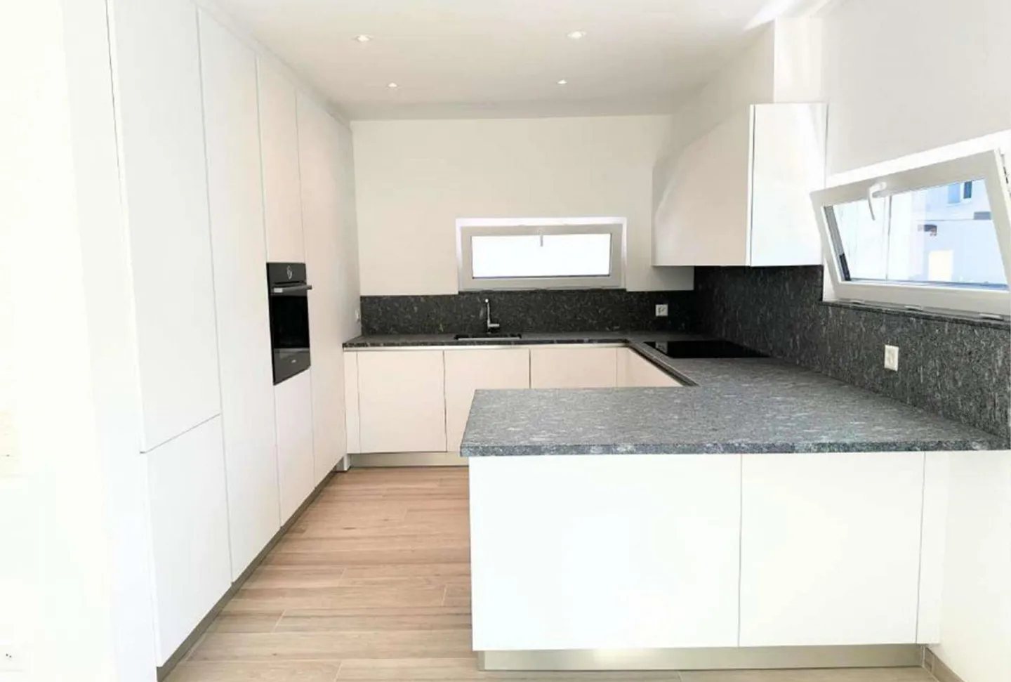 Eleganza Moderna e Comfort Assoluto – La Casa Perfetta per la Tua F... - Foto 12 di 13