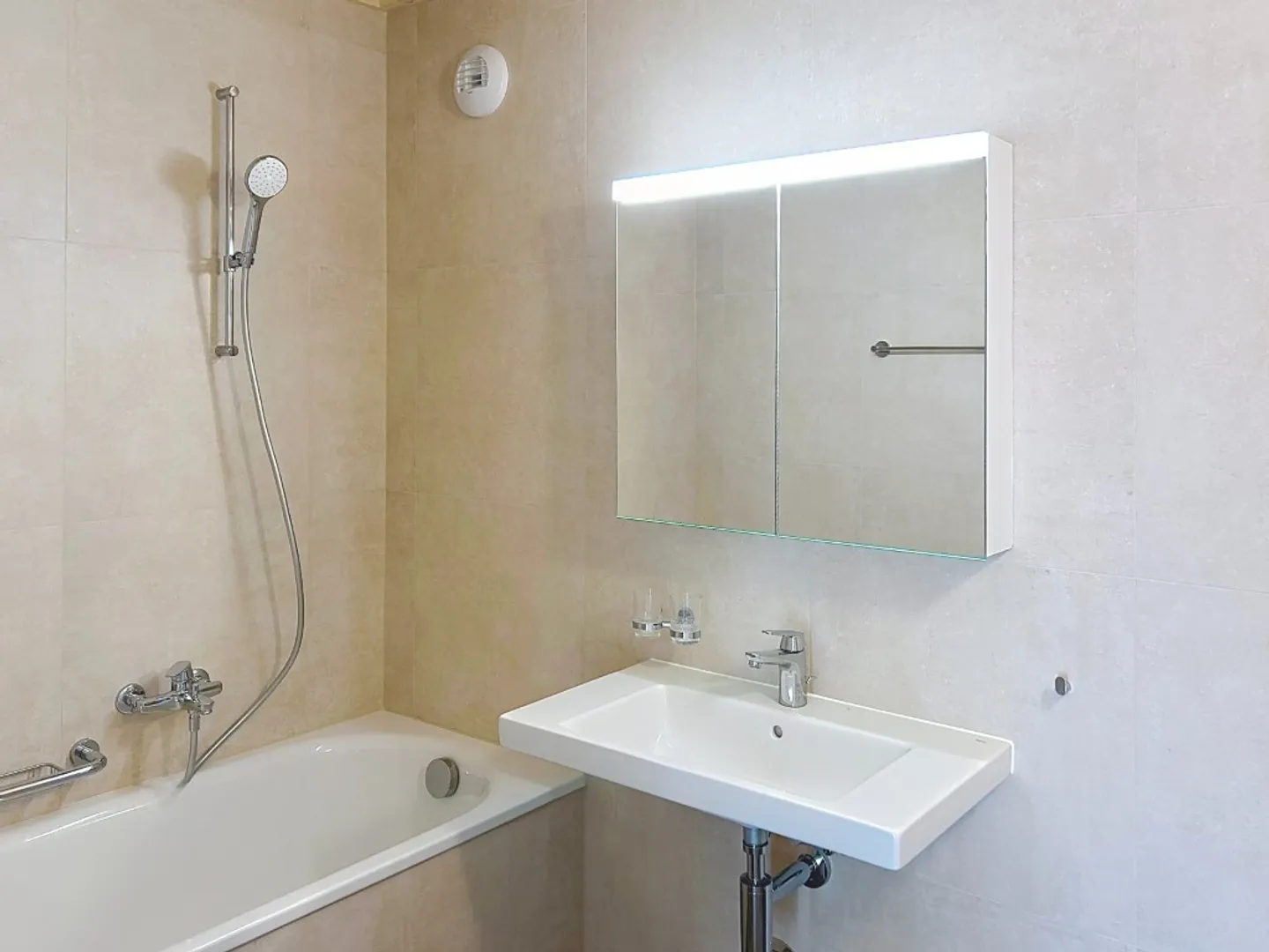 Modern Apartment Near Estavayer Station - Photo 5 of 11