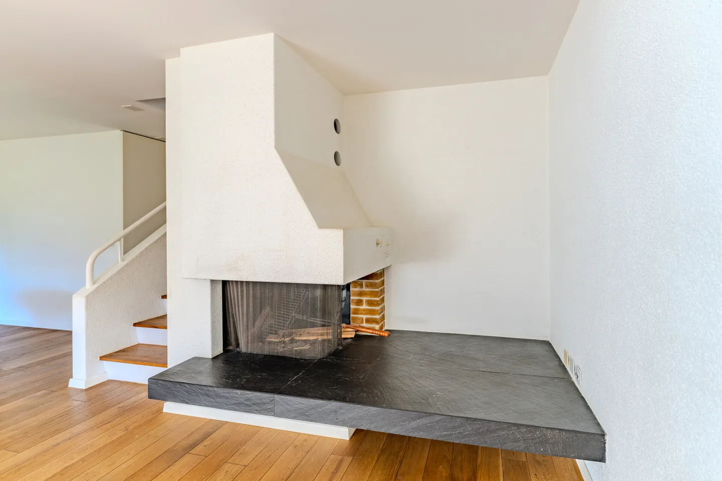 6.5-Room Corner House with Large Garden - Photo 3 of 23