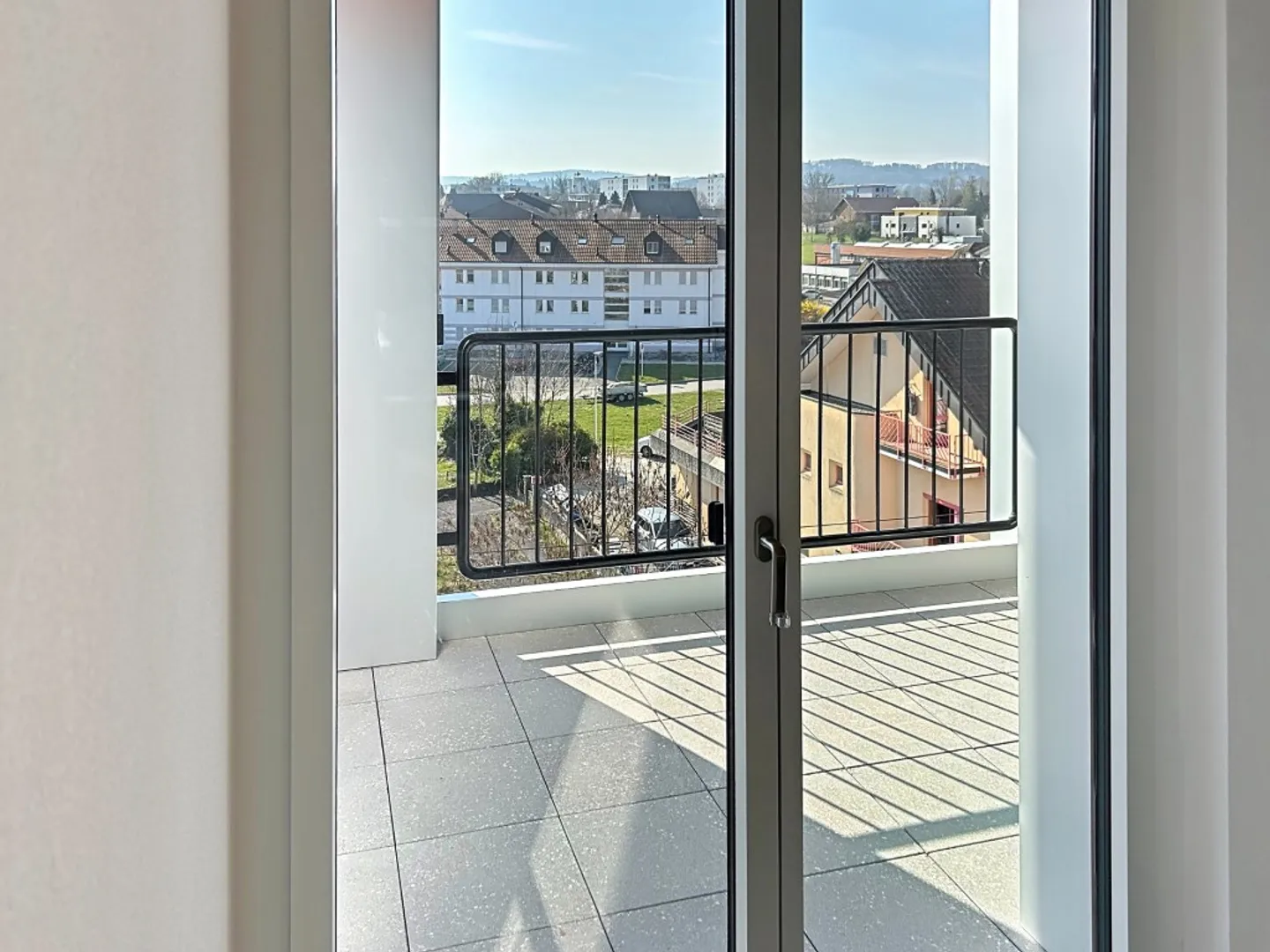 Modern Apartment Near Estavayer Station - Photo 9 of 11