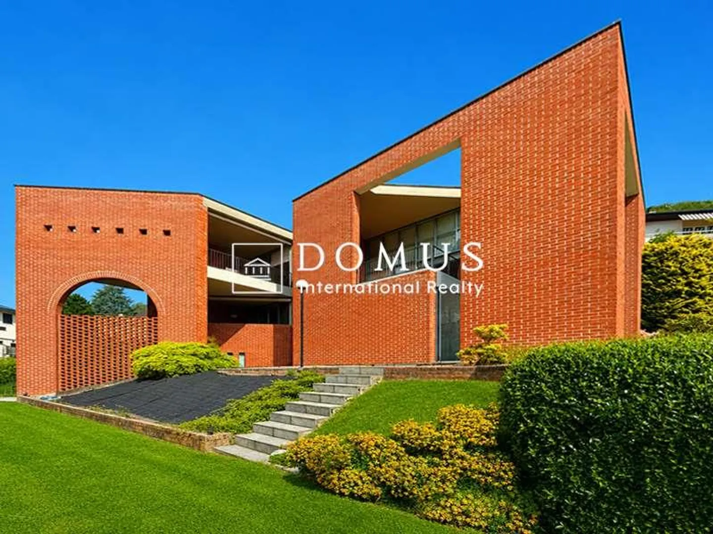 Architectural villa with panoramic view - Photo 2 of 13