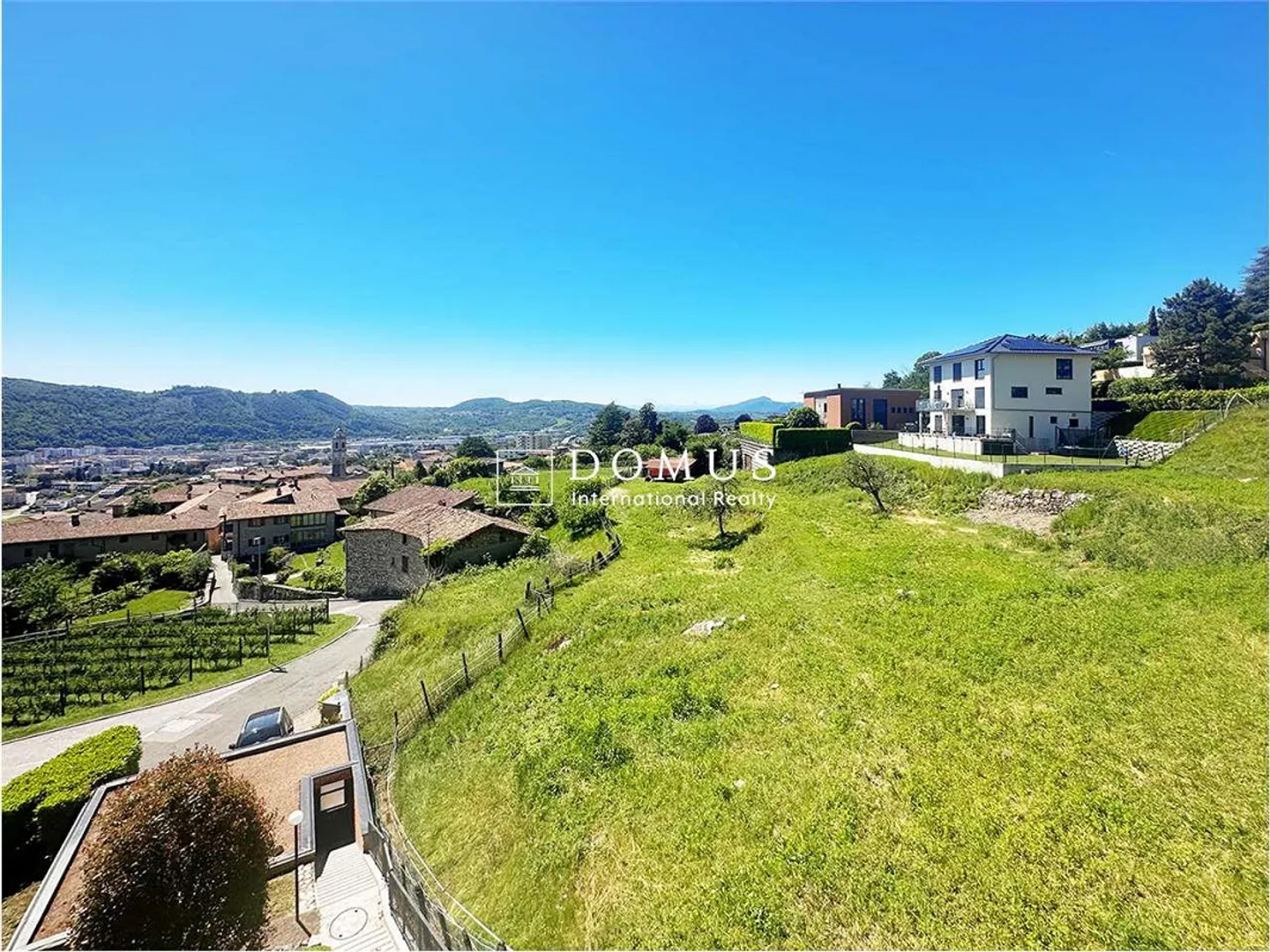 Architectural villa with panoramic view - Photo 7 of 13