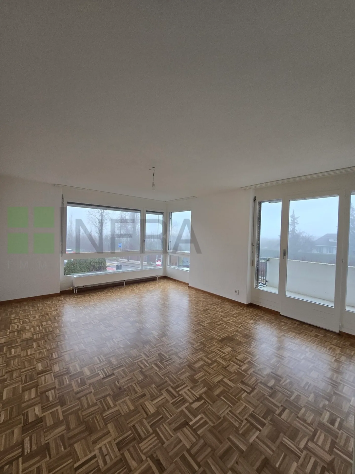 4.5-room apartment on the 1st floor with elevator - Photo 3 of 11