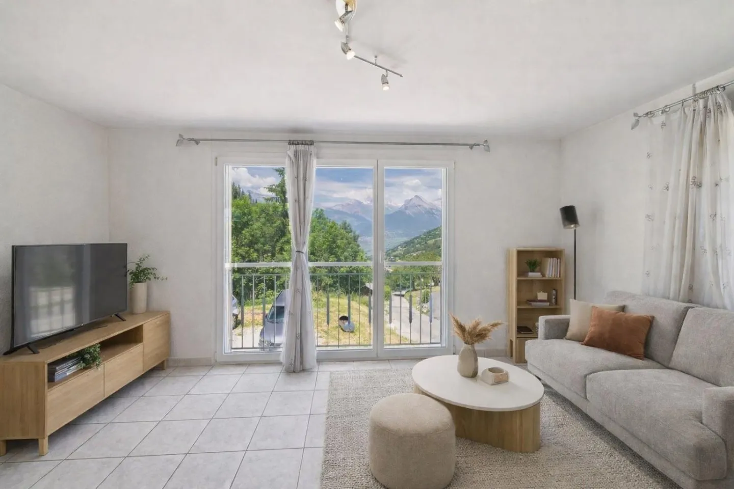 Villa spacieuse avec garages - Photo 4 sur 10