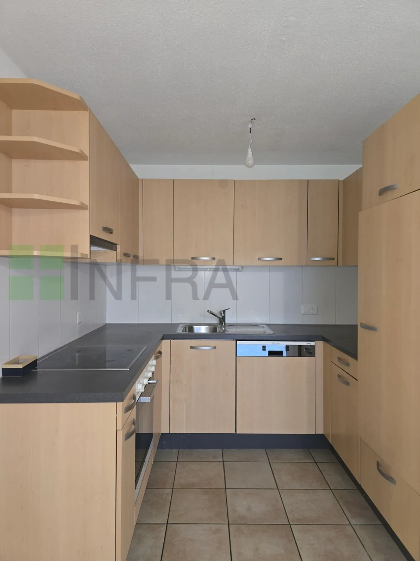 4.5-room apartment on the 1st floor with elevator - Photo 2 of 11