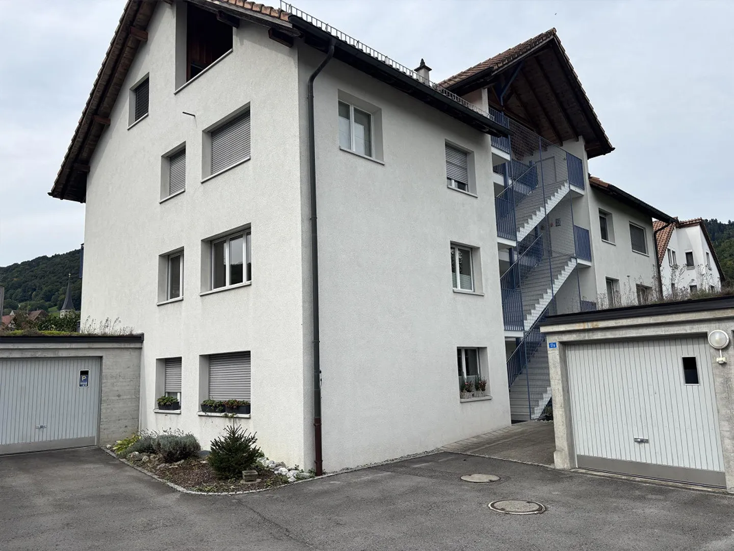 3 1/2 Zimmer Wohnung mit Garage - Foto 2 von 12