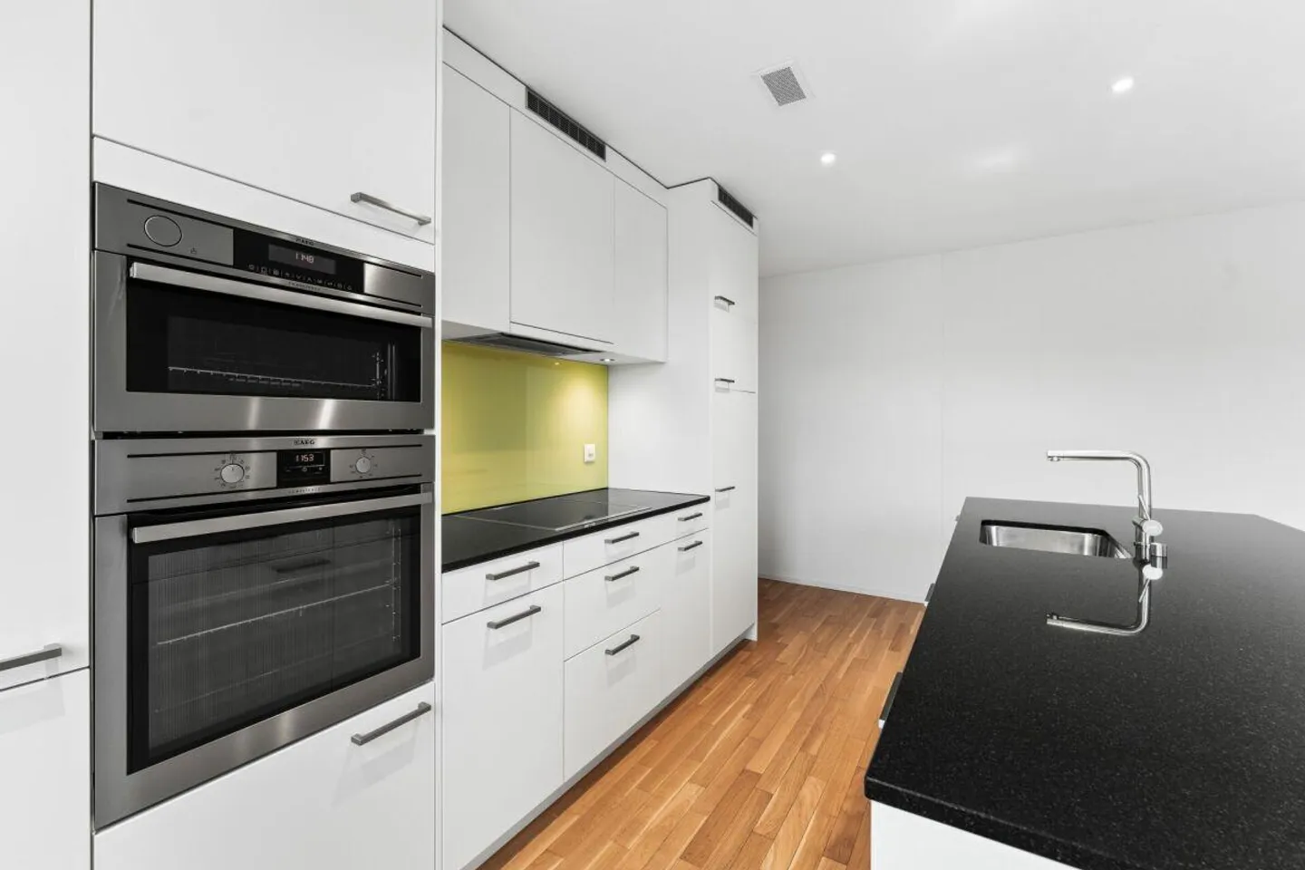 Opportunity: Spacious, modern feel-good place in a central, sunny location... - Photo 5 of 10