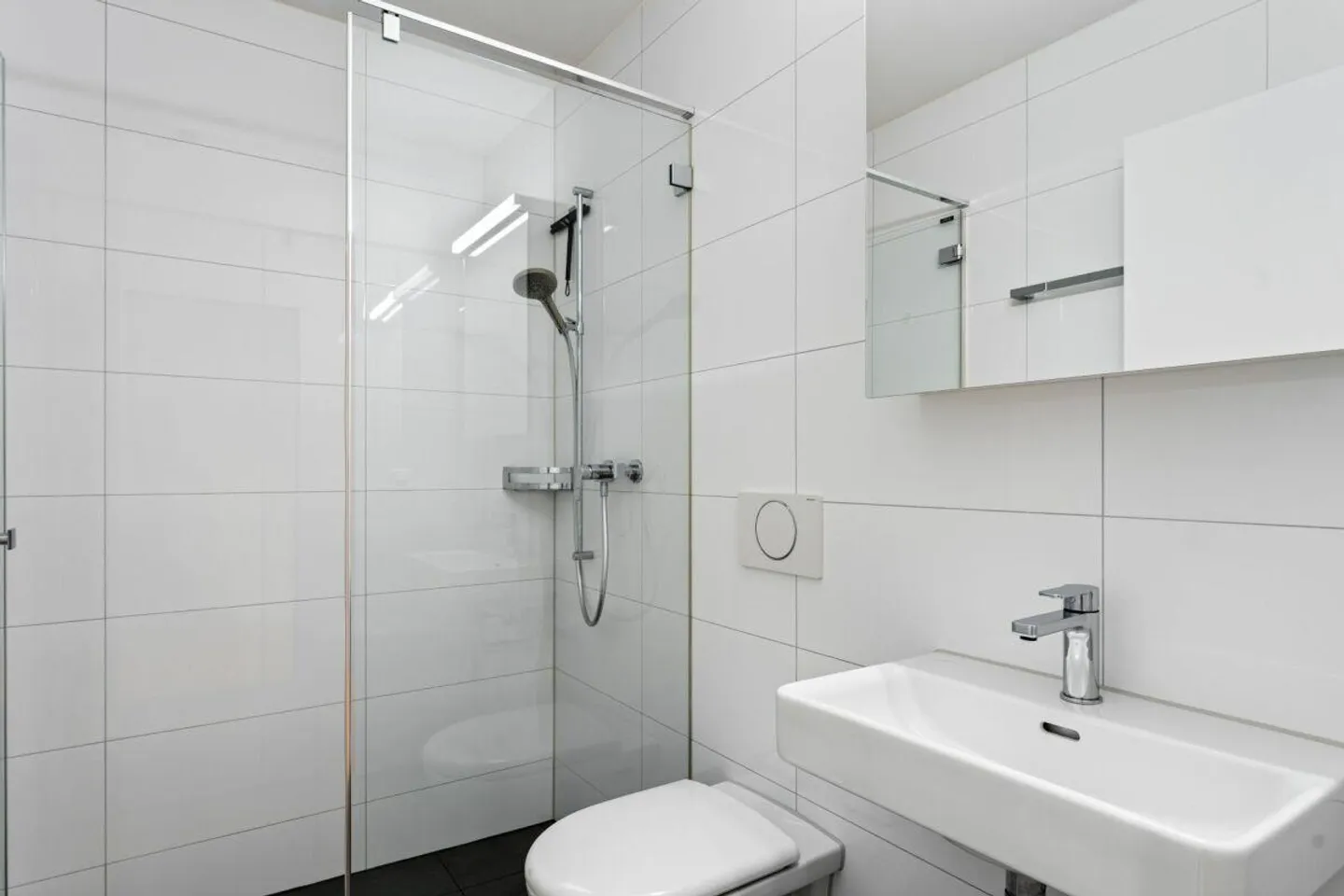 Opportunity: Spacious, modern feel-good place in a central, sunny location... - Photo 7 of 10