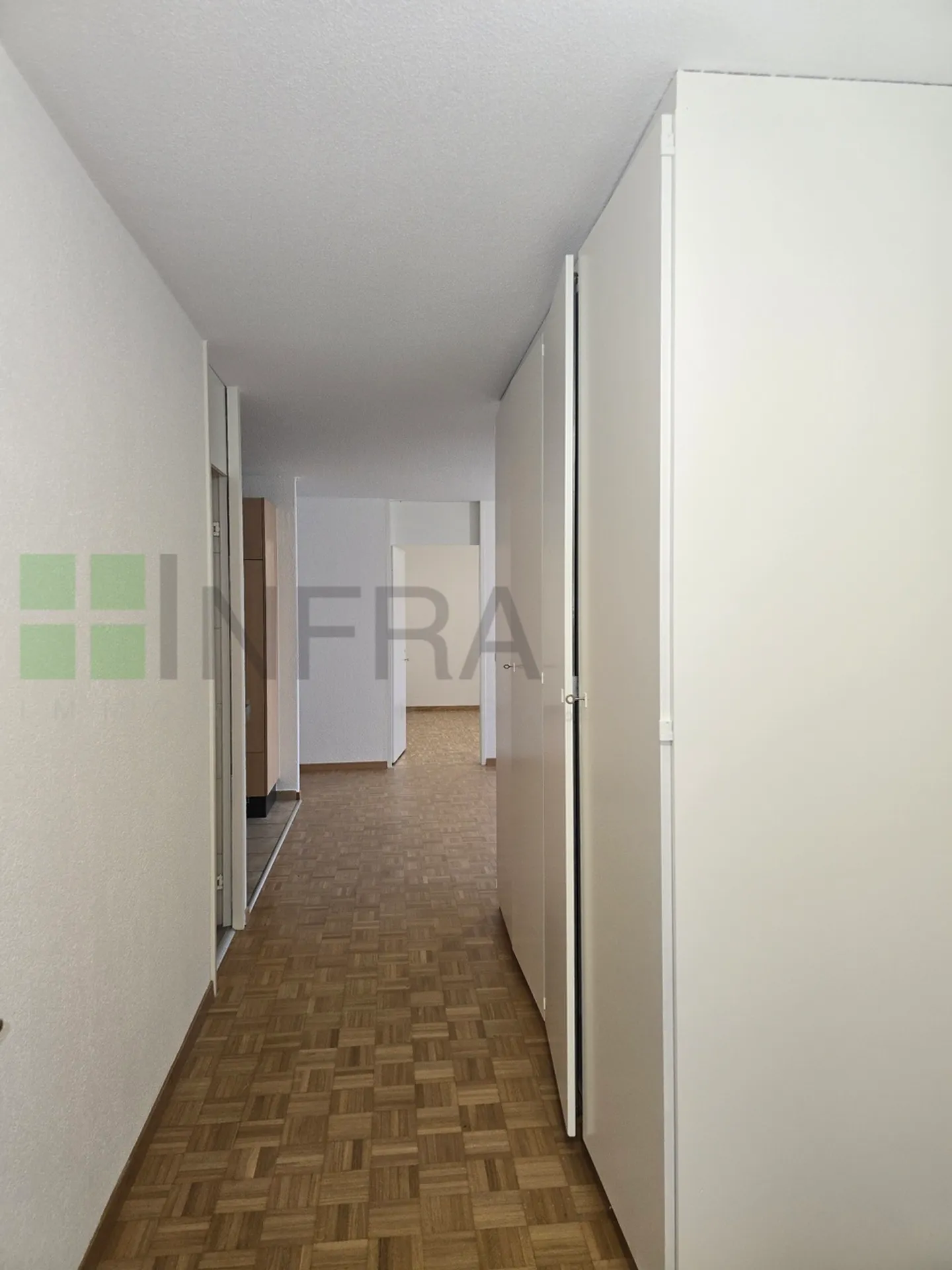 4.5-room apartment on the 1st floor with elevator - Photo 8 of 11