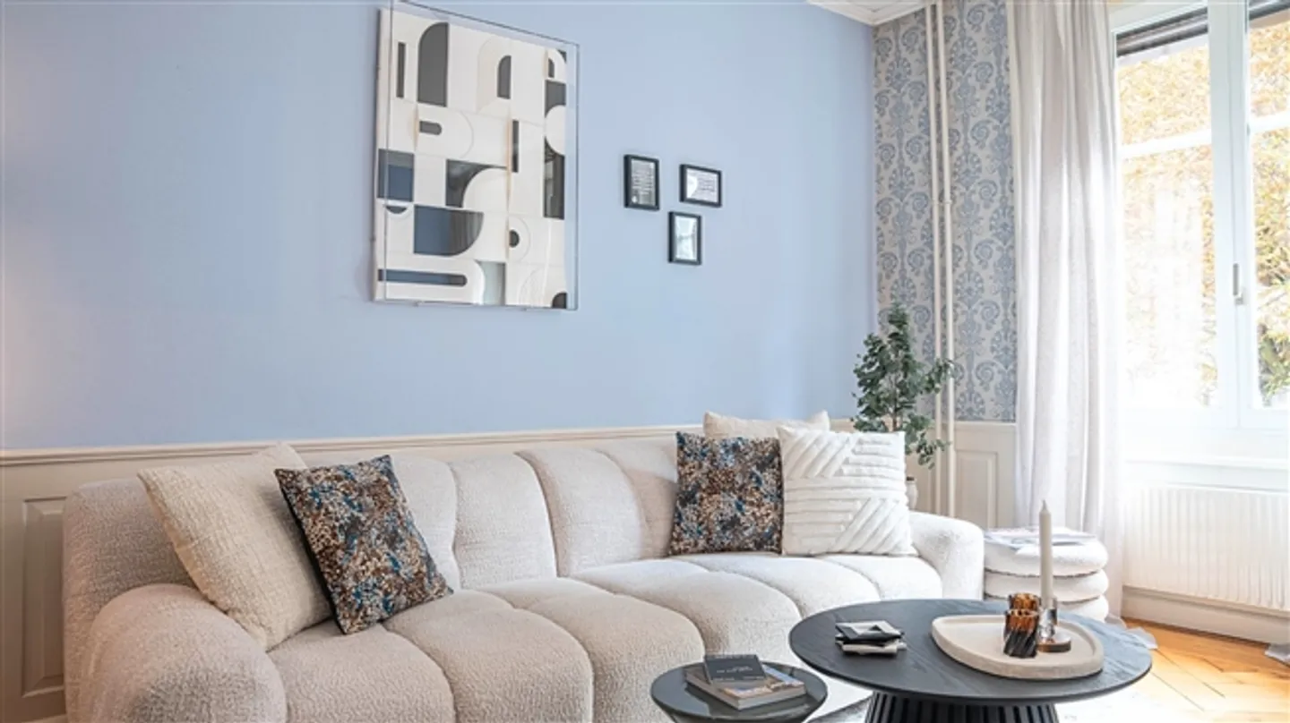 CHARME DE LA BELLE ÉPOQUE - APPARTEMENT BOUTIQUE DE 3,5 PIÈCES / 2 CHAMBRES AVEC SERVICES - Photo 5 sur 11