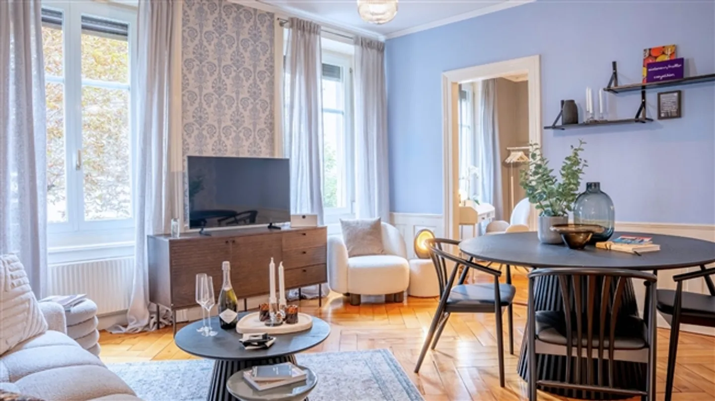 CHARME DE LA BELLE ÉPOQUE - APPARTEMENT BOUTIQUE DE 3,5 PIÈCES / 2 CHAMBRES AVEC SERVICES - Photo 6 sur 11
