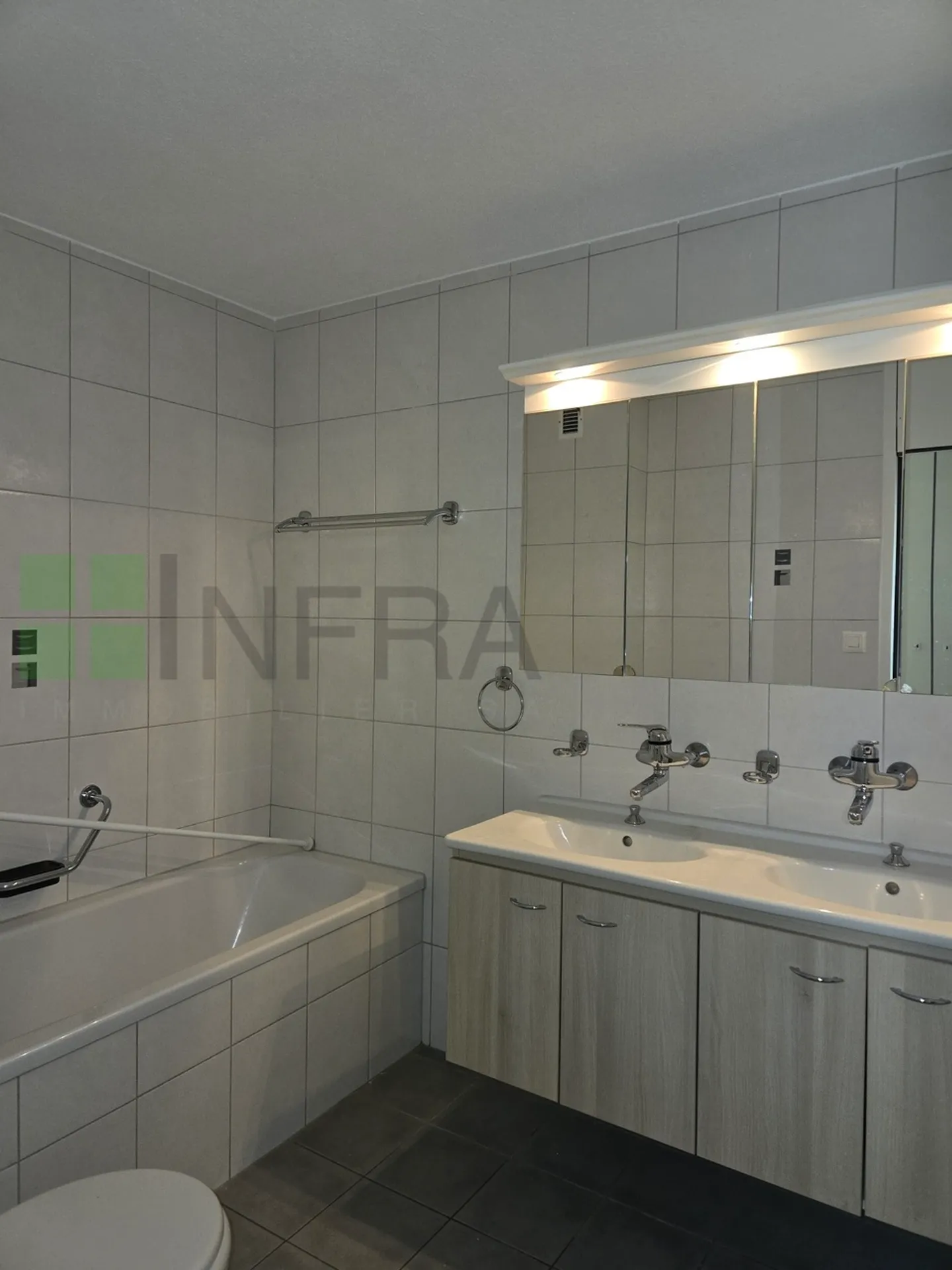 4.5-room apartment on the 1st floor with elevator - Photo 9 of 11