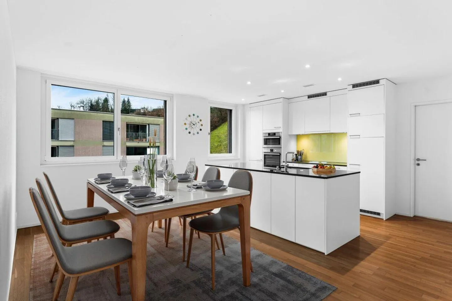 Opportunity: Spacious, modern feel-good place in a central, sunny location... - Photo 4 of 10